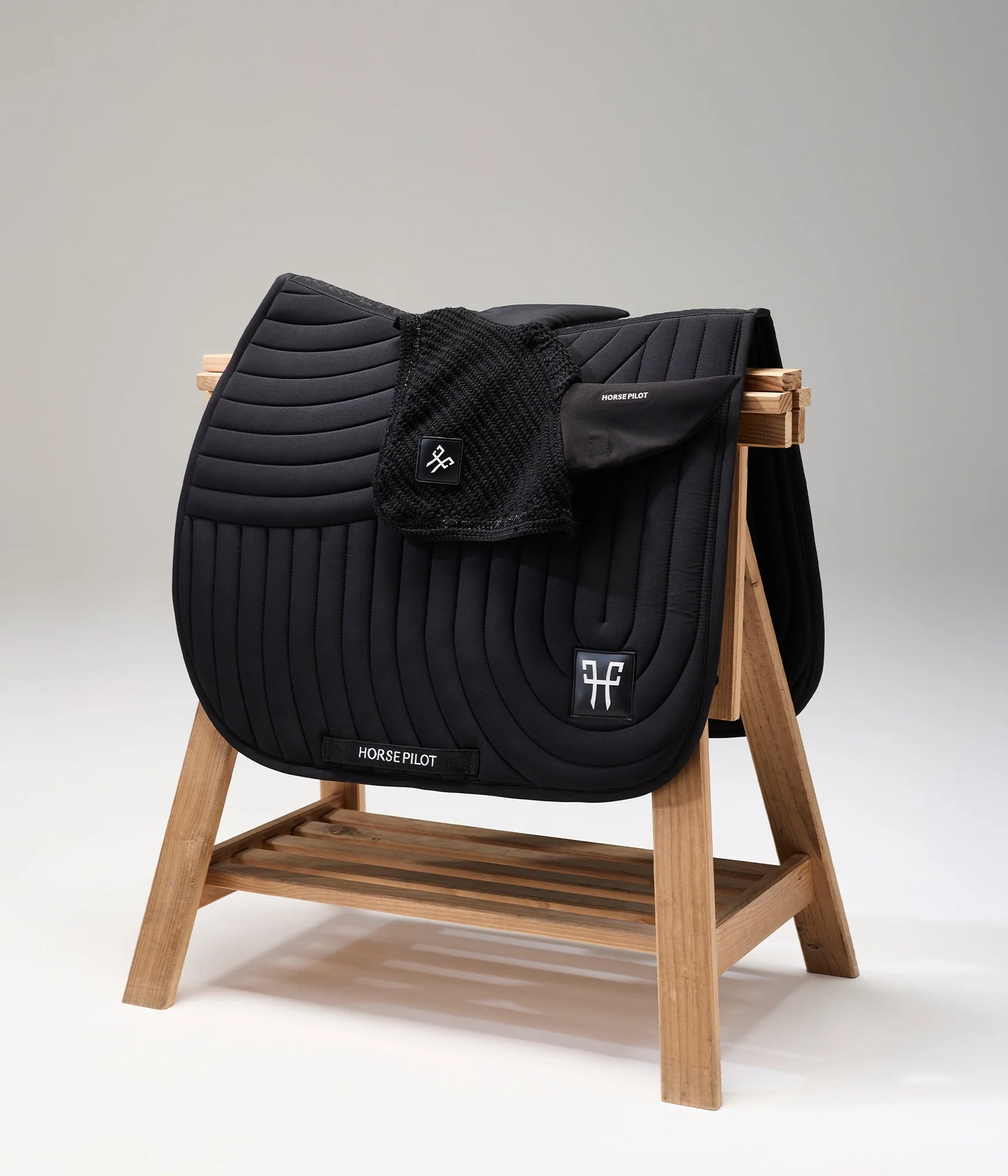 (Set) Horse Pilot Competition Riding Saddle Pad and Earnet